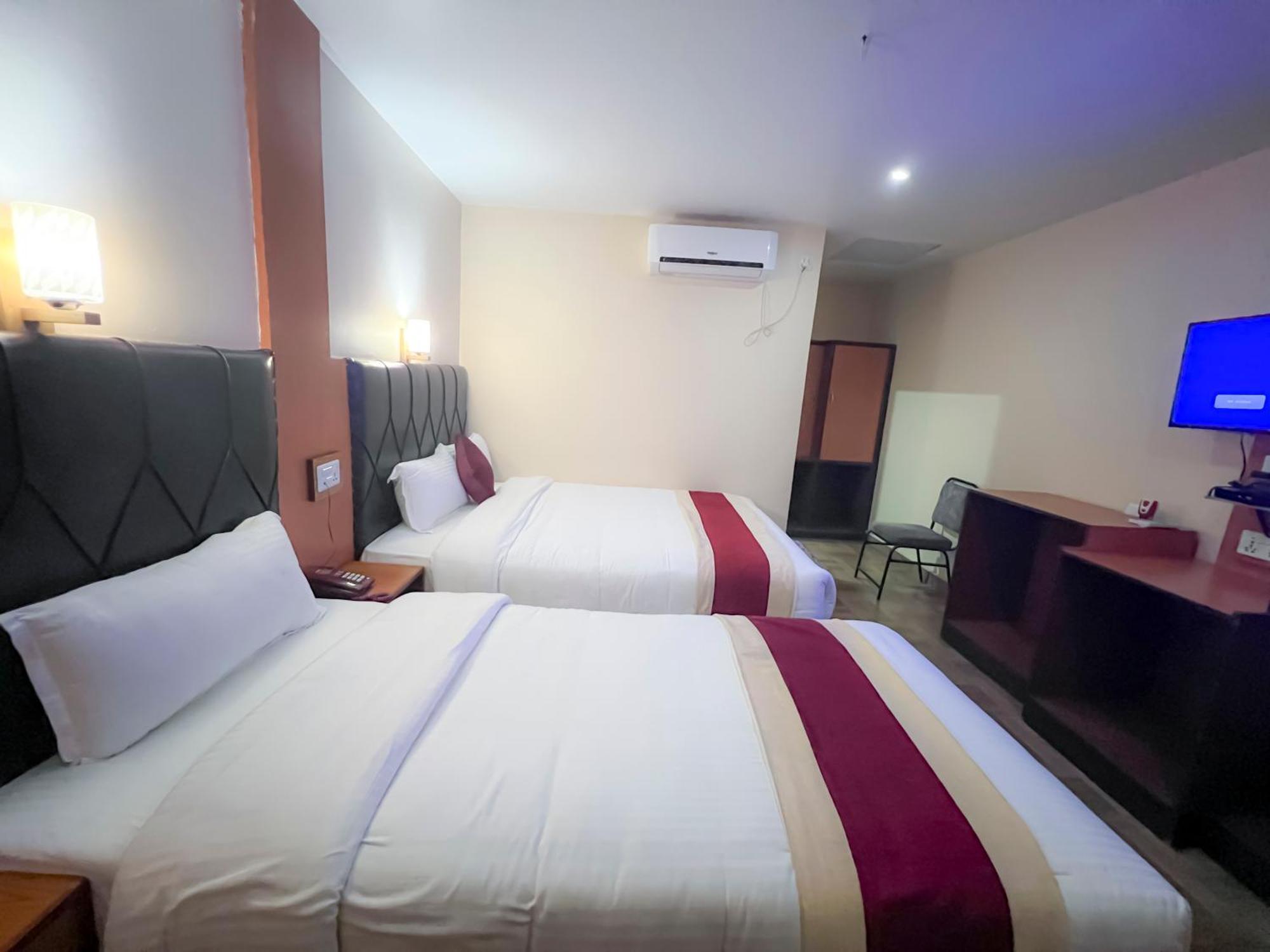 Hotel Ama Garden Sauraha Exterior foto